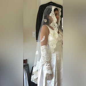 Vintage Ivory Lace Trim Mantilla Veil from Transplant Vintage